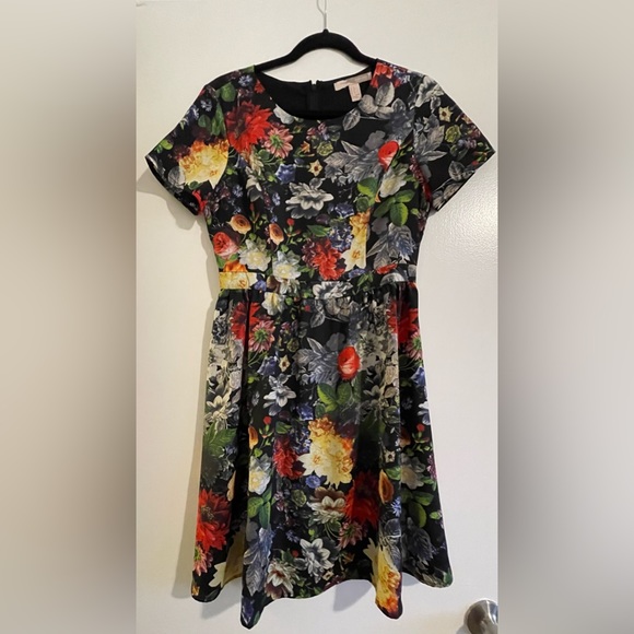 Forever 21 Dresses & Skirts - Floral Knee Length Dress